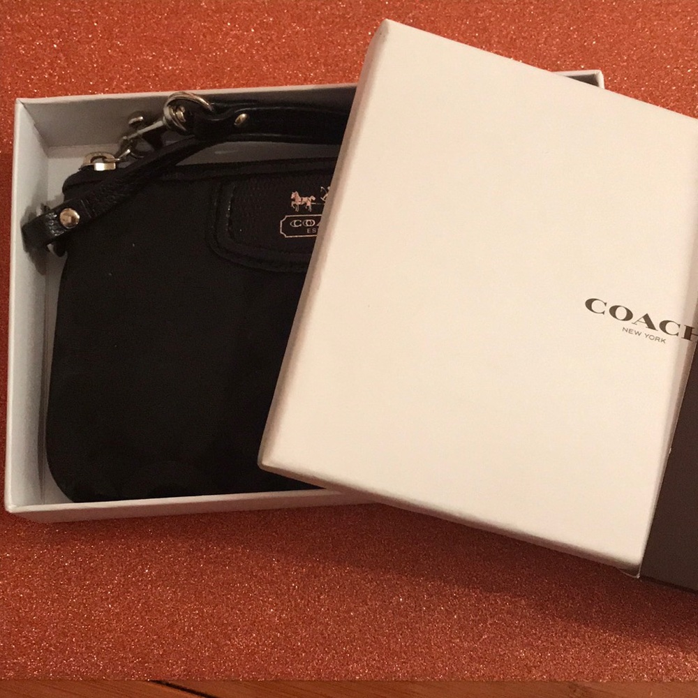 Coach Wristlet - Picture 4 of 4